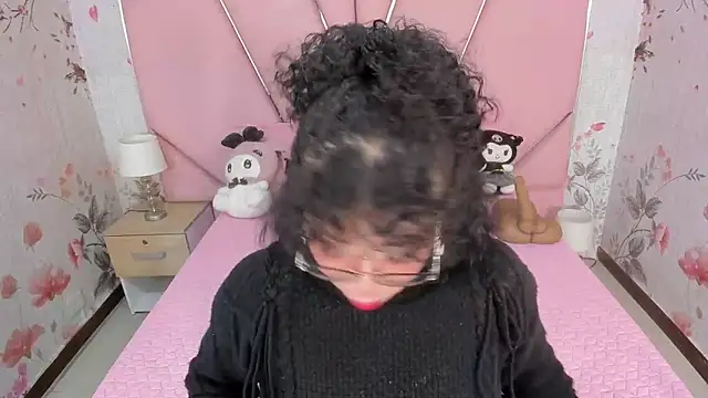 SafiroAgataaa online show from 4, 12, 2025