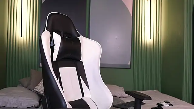 Snapshot of Nick_Vans chatting on 10, 10, 2025 Nick Vans online show from 10, 10, 2025