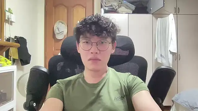 Passionatetwink2 online show from 5, 2, 2026