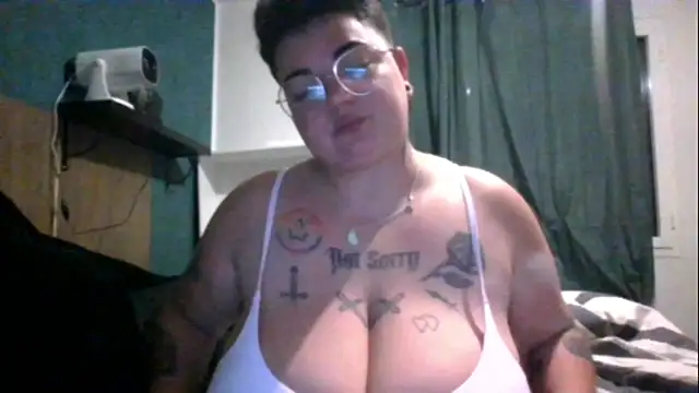 Snapshot of PirateXL chatting on 6, 5, 2026 PirateXL online show from 6, 5, 2026