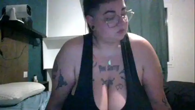 Snapshot of PirateXL chatting on 6, 5, 2026 PirateXL online show from 6, 5, 2026