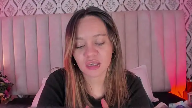 Sky Junne online show from 6, 4, 2026