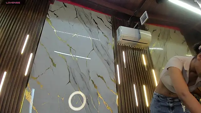 Snapshot of VictoriaDuart chatting on 4, 3, 2026 VictoriaDuart online show from 4, 3, 2026