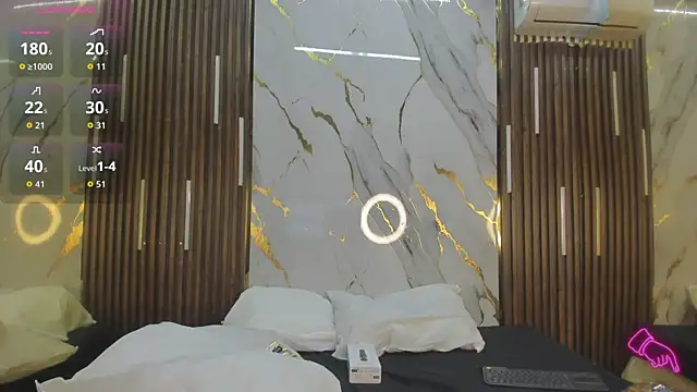 Snapshot of VictoriaDuart chatting on 4, 4, 2026 VictoriaDuart online show from 4, 4, 2026