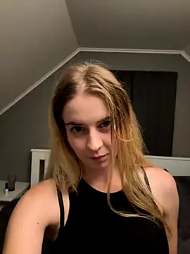 Snapshot of ellieen chatting on 11, 10, 2025 ellieen online show from 11, 10, 2025