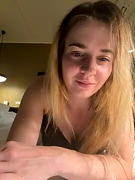 Snapshot of ellieen chatting on 22, 10, 2025 ellieen online show from 22, 10, 2025