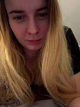 Snapshot of ellieen chatting on 28, 10, 2025 ellieen online show from 28, 10, 2025