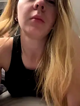 Snapshot of ellieen chatting on 31, 10, 2025 ellieen online show from 31, 10, 2025