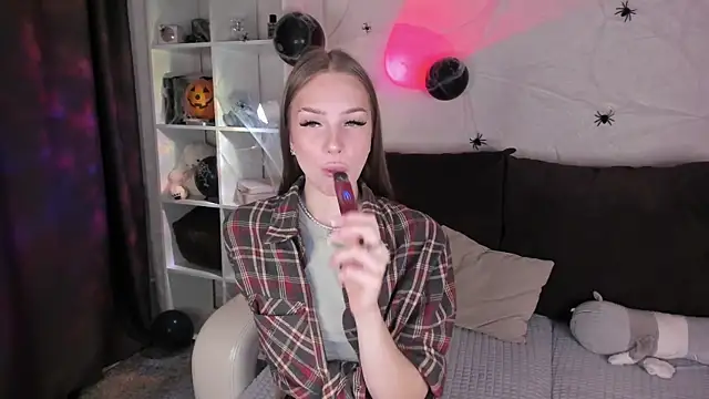 Snapshot of AliceLababy_ chatting on 30, 10, 2025 AliceLababy online show from 30, 10, 2025