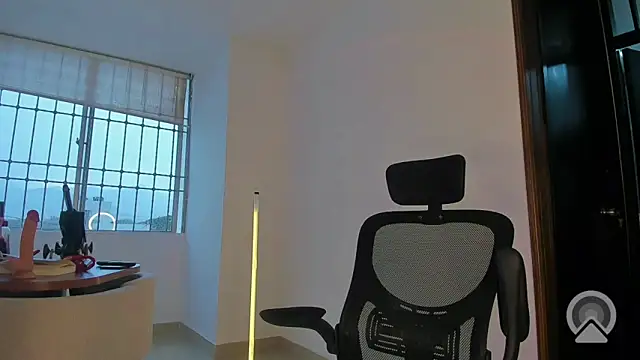 Amberdecolombia online show from 5, 4, 2026