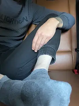 Snapshot of bmwe71 chatting on 2, 10, 2025 bmwe71 online show from 2, 10, 2025