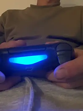 Snapshot of bmwe71 chatting on 15, 10, 2025 bmwe71 online show from 15, 10, 2025