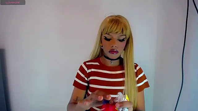 Snapshot of TheBlackwidows chatting on 15, 9, 2025 TheBlackwidows online show from 15, 9, 2025