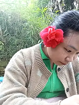 may-squirl online show from 31, 10, 2025