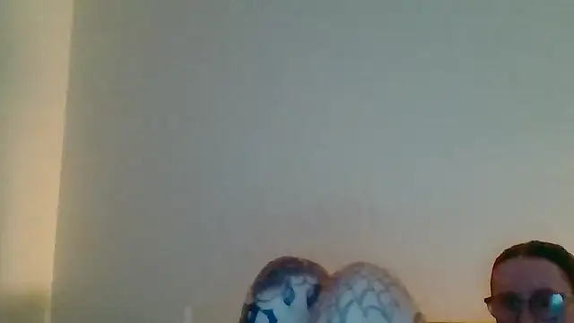 liltiddygoffwaifu online show from 9, 11, 2025