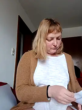 LiluLiluLilu online show from 9, 2, 2026