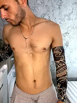 Snapshot of LeonNovaro chatting on 10, 9, 2025 LeonNovaro online show from 10, 9, 2025