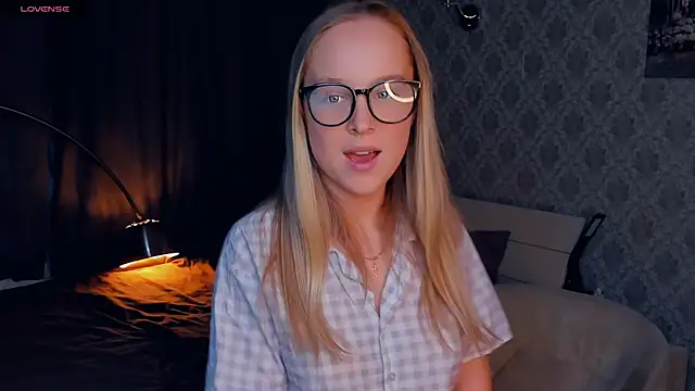 Snapshot of SoonMoor chatting on 10, 10, 2025 SoonMoor online show from 10, 10, 2025