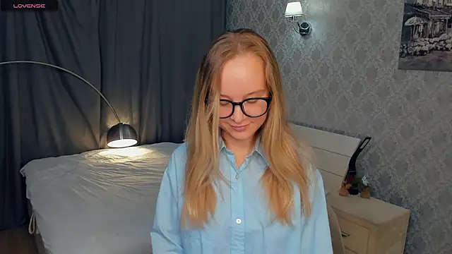 Snapshot of SoonMoor chatting on 15, 10, 2025 SoonMoor online show from 15, 10, 2025