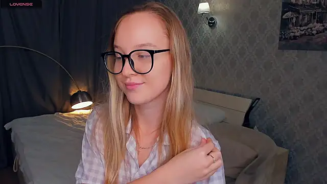 Snapshot of SoonMoor chatting on 20, 10, 2025 SoonMoor online show from 20, 10, 2025