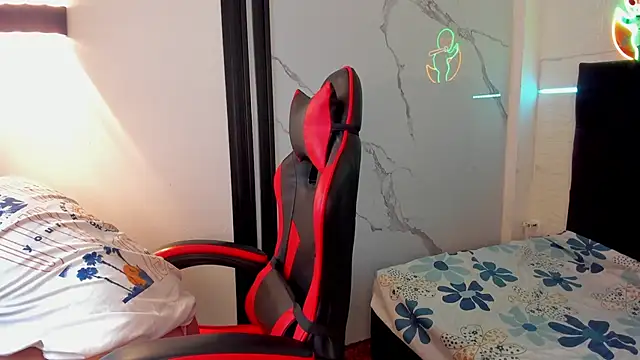 LolaXXXperience online show from 24, 9, 2025