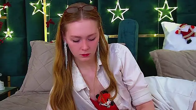 AgataFoxley online show from 4, 12, 2025