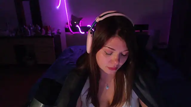 Snapshot of NutsGilmore chatting on 2, 11, 2025 NutsGilmore online show from 2, 11, 2025