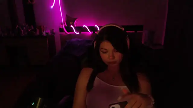 Snapshot of NutsGilmore chatting on 4, 11, 2025 NutsGilmore online show from 4, 11, 2025