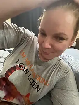 aussiepeaches online show from 11, 11, 2025