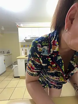 aussiepeaches online show from 3, 12, 2025