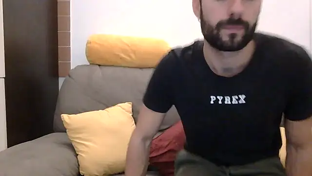 Amicisegreti online show from 7, 11, 2025