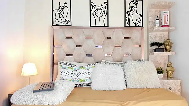 Isabell Villa online show from 22, 9, 2025