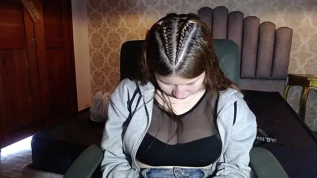 Snapshot of Olivia11_ chatting on 11, 10, 2025 Olivia11  online show from 11, 10, 2025