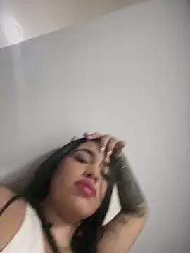 Snapshot of SofiaWildee chatting on 8, 10, 2025 SofiaWildee online show from 8, 10, 2025