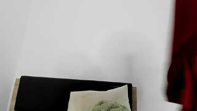 Soyun Mia online show from 4, 12, 2025