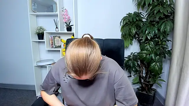 DanielleCox online show from 23, 10, 2025