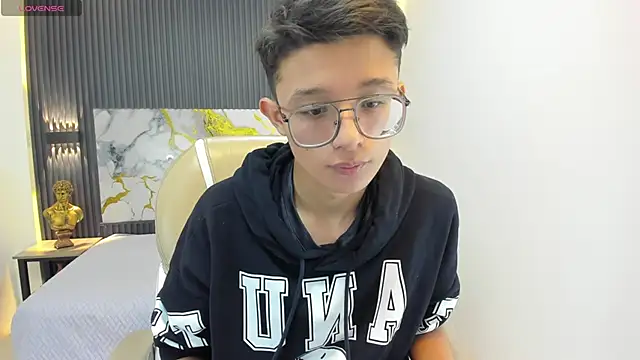 SantiagoRusso18 online show from 10, 9, 2025