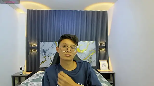 SantiagoRusso18 online show from 12, 2, 2026