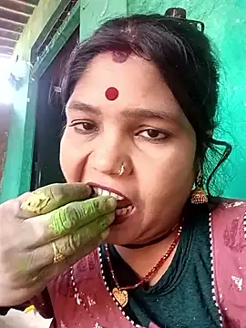 Snapshot of Priya_tyagi chatting on 14, 10, 2025 Priya tyagi online show from 14, 10, 2025