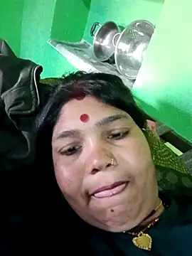 Snapshot of Priya_tyagi chatting on 19, 10, 2025 Priya tyagi online show from 19, 10, 2025