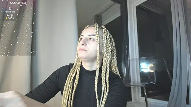 Ella Vee online show from 24, 10, 2025