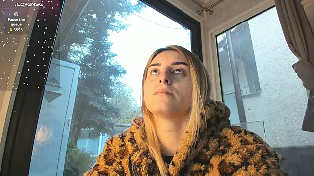 Ella Vee online show from 30, 11, 2025