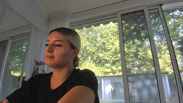 Snapshot of Ella_Vee chatting on 17, 7, 2026 Ella Vee online show from 17, 7, 2026