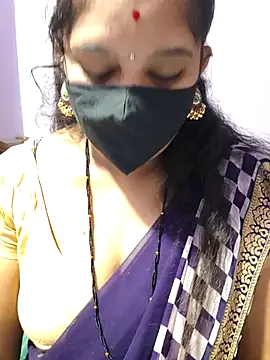 Snapshot of luci-queen chatting on 10, 9, 2025 luci-queen online show from 10, 9, 2025