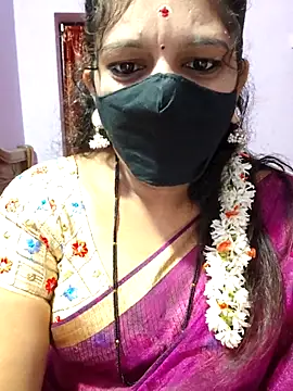 Snapshot of luci-queen chatting on 15, 9, 2025 luci-queen online show from 15, 9, 2025