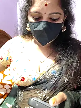 Snapshot of luci-queen chatting on 21, 9, 2025 luci-queen online show from 21, 9, 2025