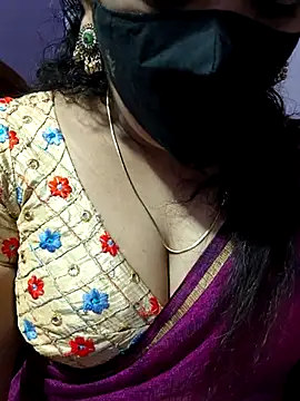 Snapshot of luci-queen chatting on 24, 9, 2025 luci-queen online show from 24, 9, 2025