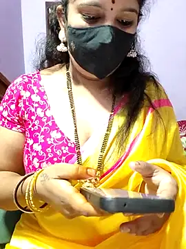 Snapshot of luci-queen chatting on 29, 9, 2025 luci-queen online show from 29, 9, 2025