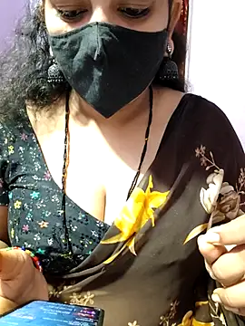 Snapshot of luci-queen chatting on 7, 10, 2025 luci-queen online show from 7, 10, 2025