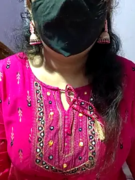 Snapshot of luci-queen chatting on 8, 10, 2025 luci-queen online show from 8, 10, 2025